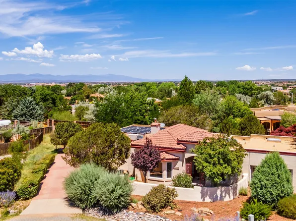 2700 Via Antigua, Santa Fe, NM 87505