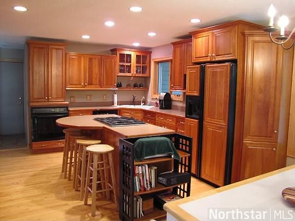 4th image of 21460 Meadowbrook Ave N