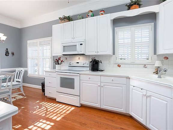 3rd image of 2306 Old Towne Dr