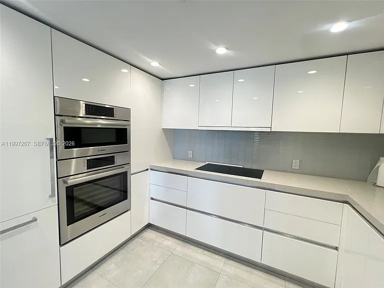 7832 Collins Ave #304 — Photo 4