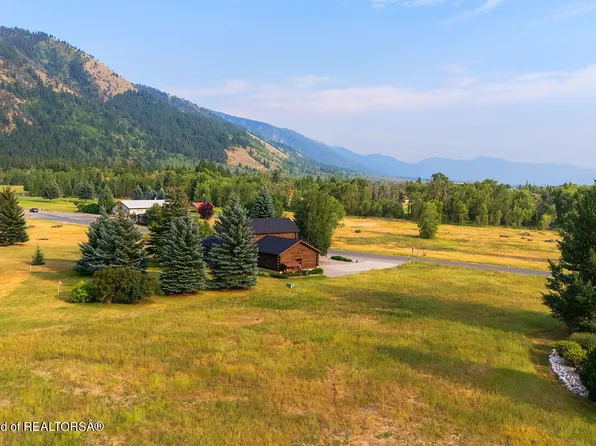 1069 Cedar Creek Dr, Thayne, WY 83127