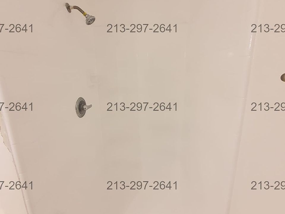 1st image of 13955 Oxnard St #205