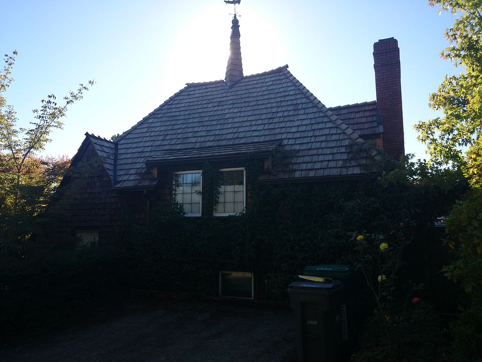 2nd image of 3922 NE Belvoir Pl