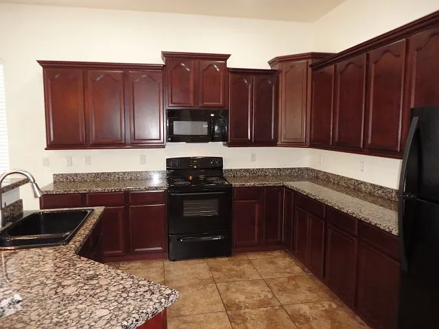 3587 W Morgan Ln — Photo 2