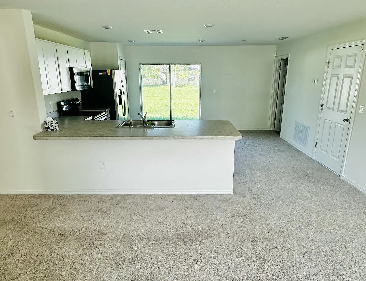 3 bed, 2.0 bath, 1233 sqft, $2,950 — Photo 3