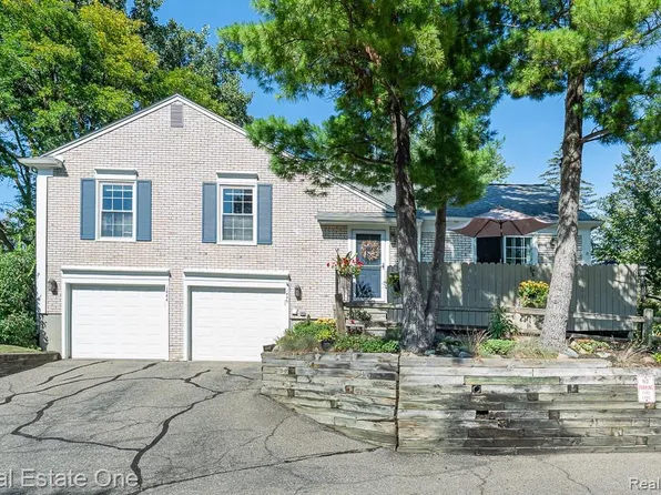 1446 Kings Cove Dr #66, Rochester, MI 48306