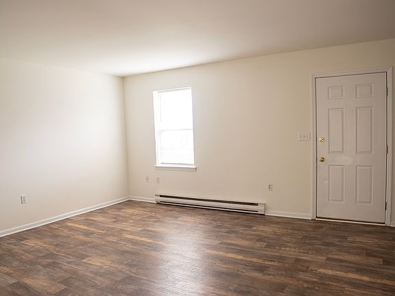 2nd image of 10 Diamond Spring Cir