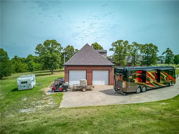 960 Governor Rd, Huntsville, AR 72740