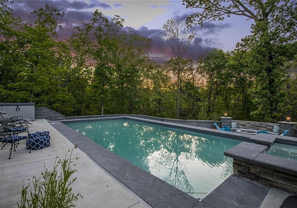 1st image of 1449 Le Chesnay Dr