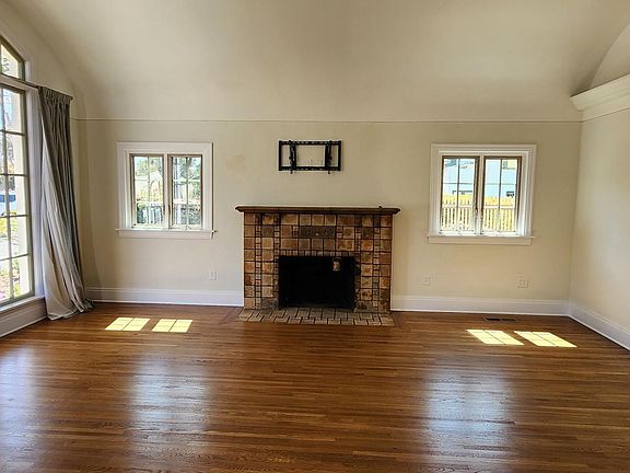 2nd image of 3702 Albatross St