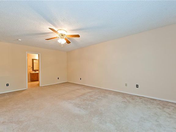 4th image of 2712 Yellowstone Park Ln