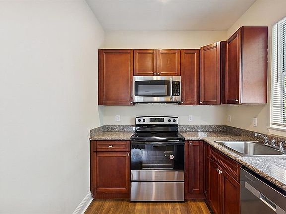 5th image of 2408-10 Oak Pl