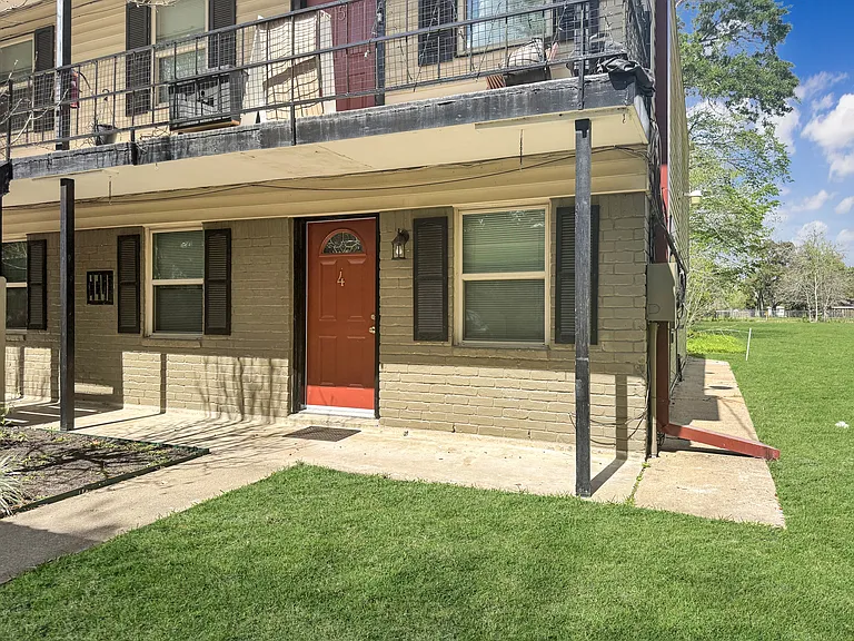 1016 E Walker St — Photo 6