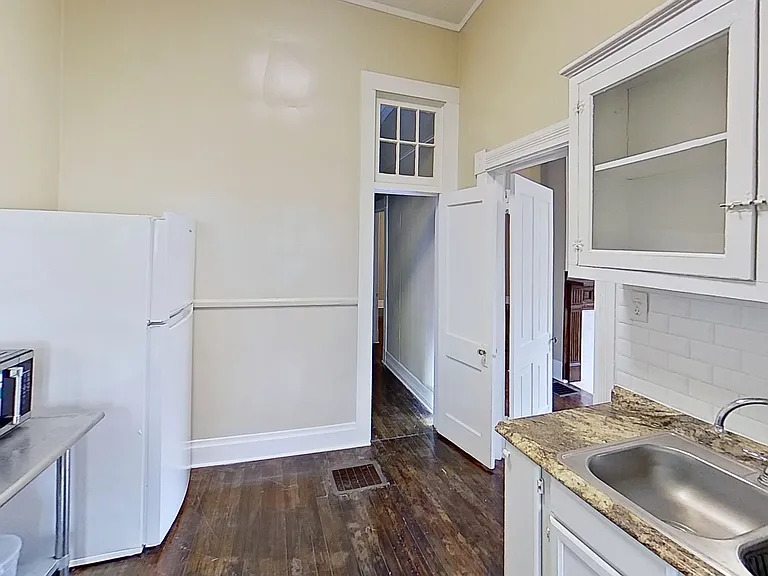 301 N Spring St #1 — Photo 5