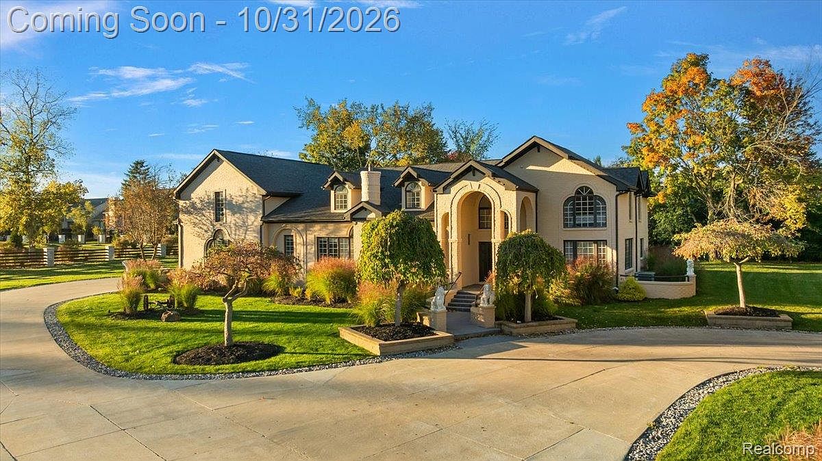 21365 Goldsmith St, Farmington Hills, MI 48335