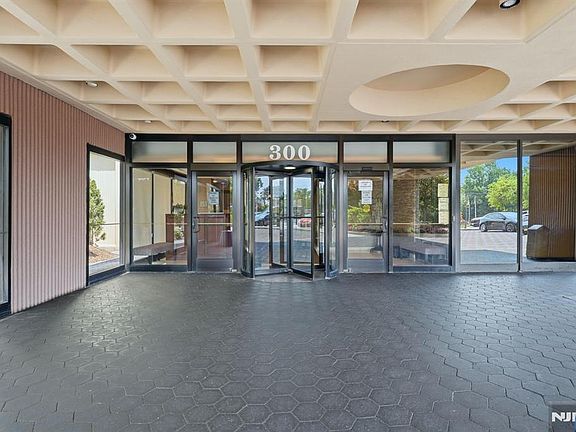 3rd image of 300 Winston Dr #C0518