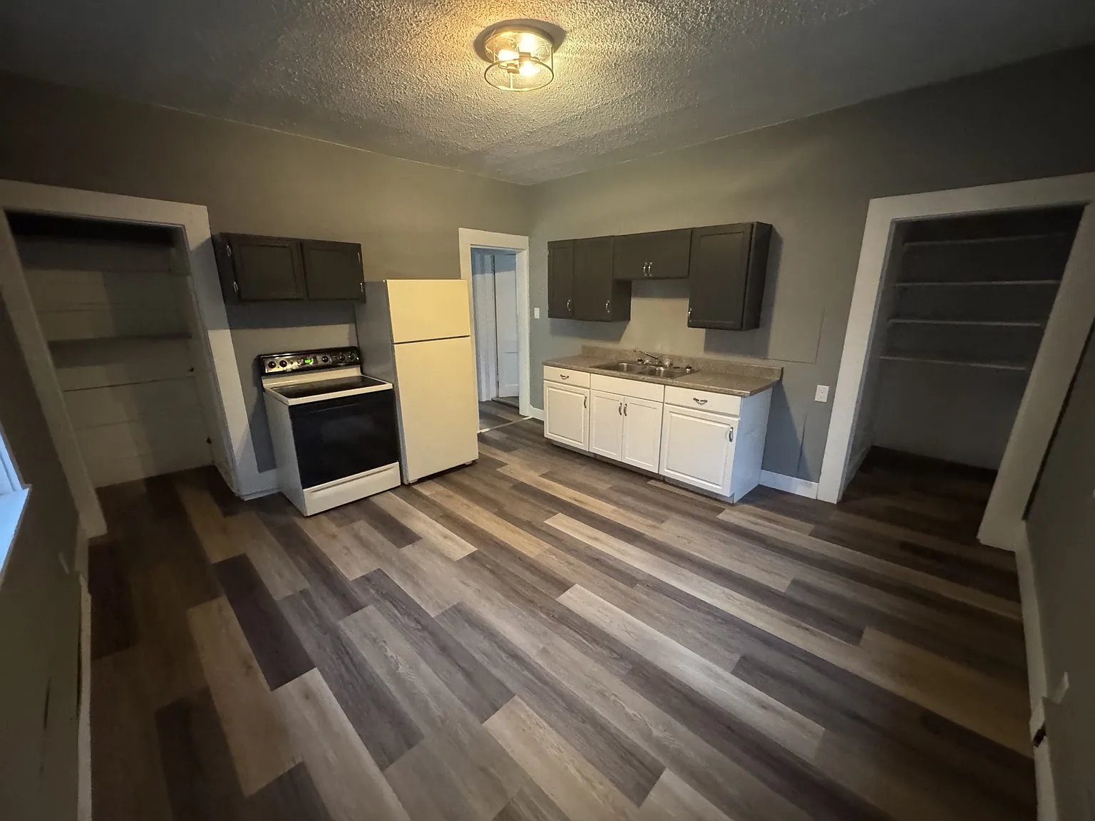 547 Woodlawn Avenue - C — Photo 3