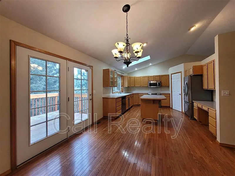 4 bed, 3.5 bath, 2788 sqft, $3,000 — Photo 3