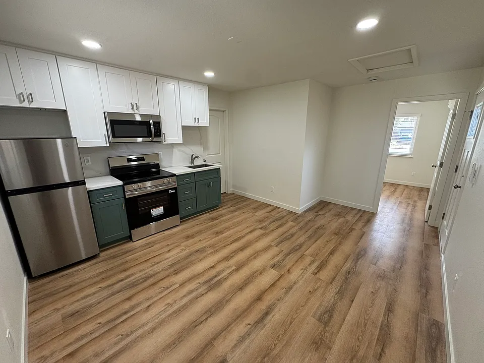 1281 Hartley Ave #B