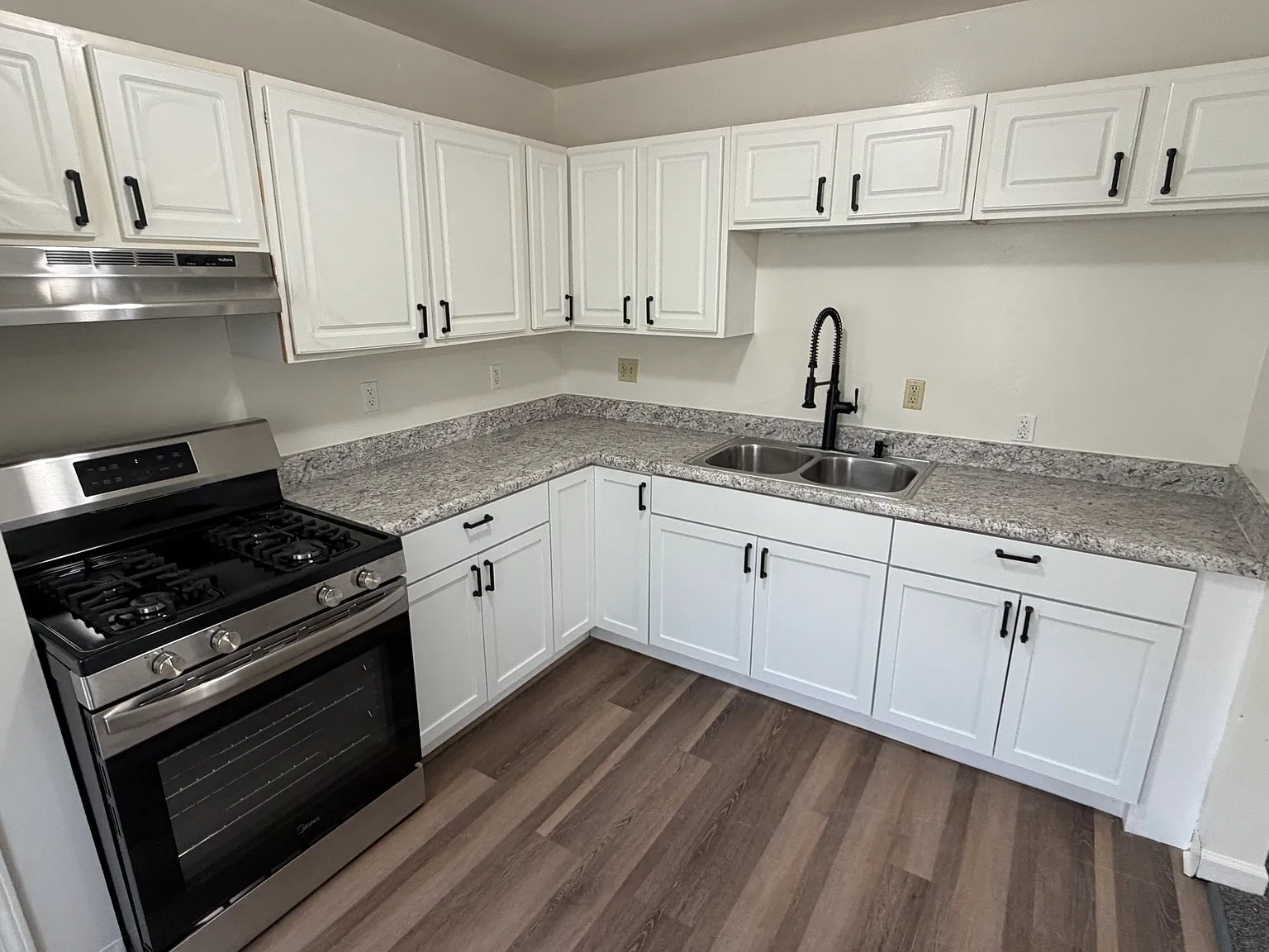 3 bed, 1008 sqft, $1,500 — Photo 2