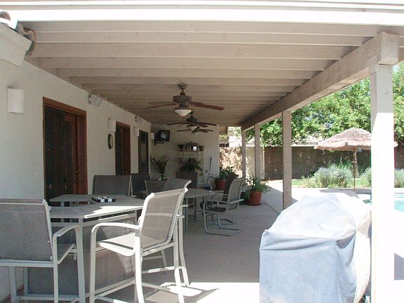Lg patio w/speakers,TV & fan
