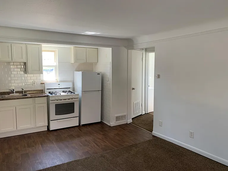 18424 Lake Shore Blvd #5 — Photo 1