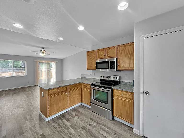 10025 Shooting Star Ct — Photo 6