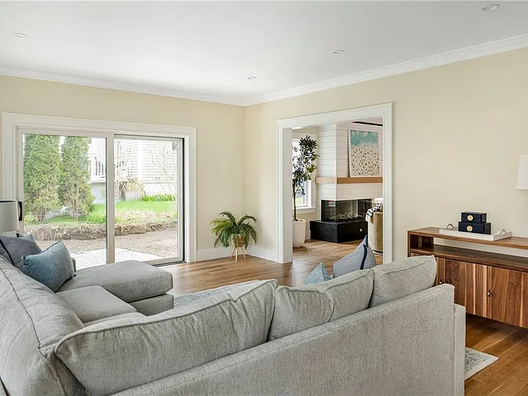 118 Newport Ave — Photo 16