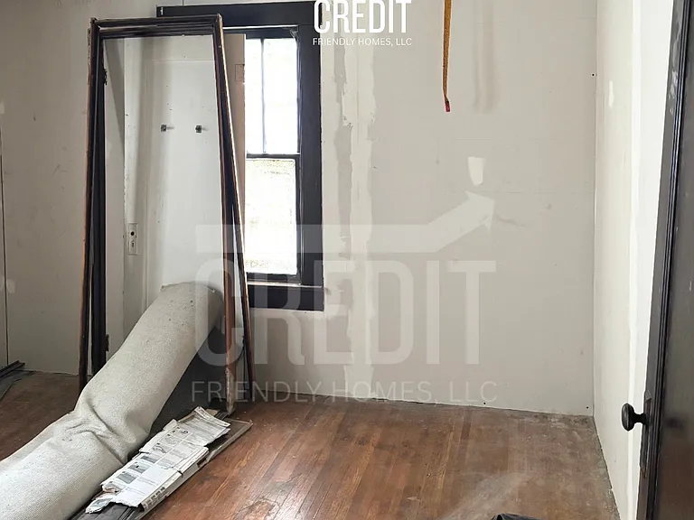 1365 E Walnut St — Photo 8
