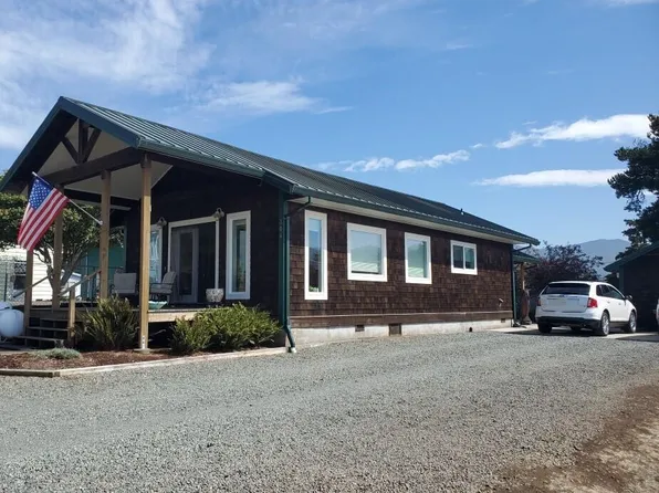 304 2nd St, Garibaldi, OR 97118