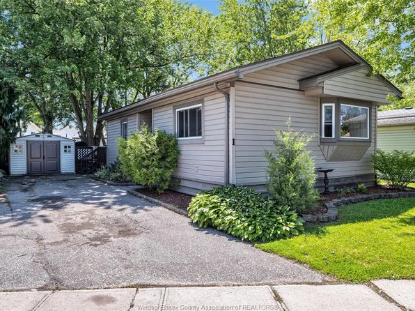 1 Viscount Pkwy, Essex, ON N8M 1Y8