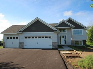 29365 Mary St, Lindstrom, MN 55045