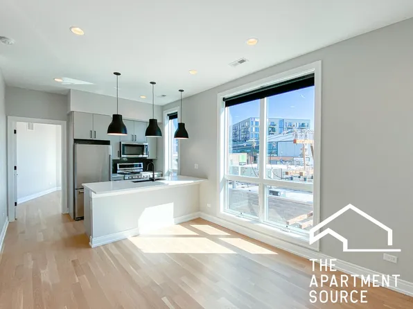 1052 W Cornelia Ave, Chicago, IL