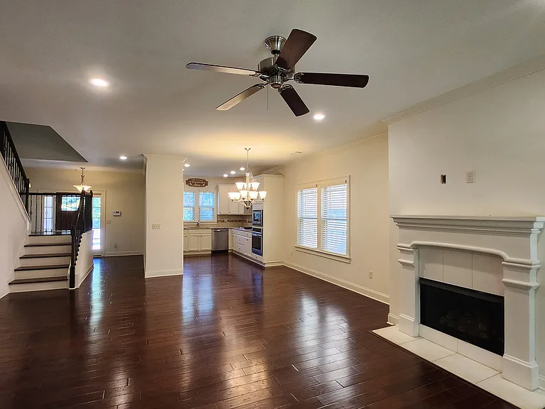 1020 Starr Ct — Photo 5