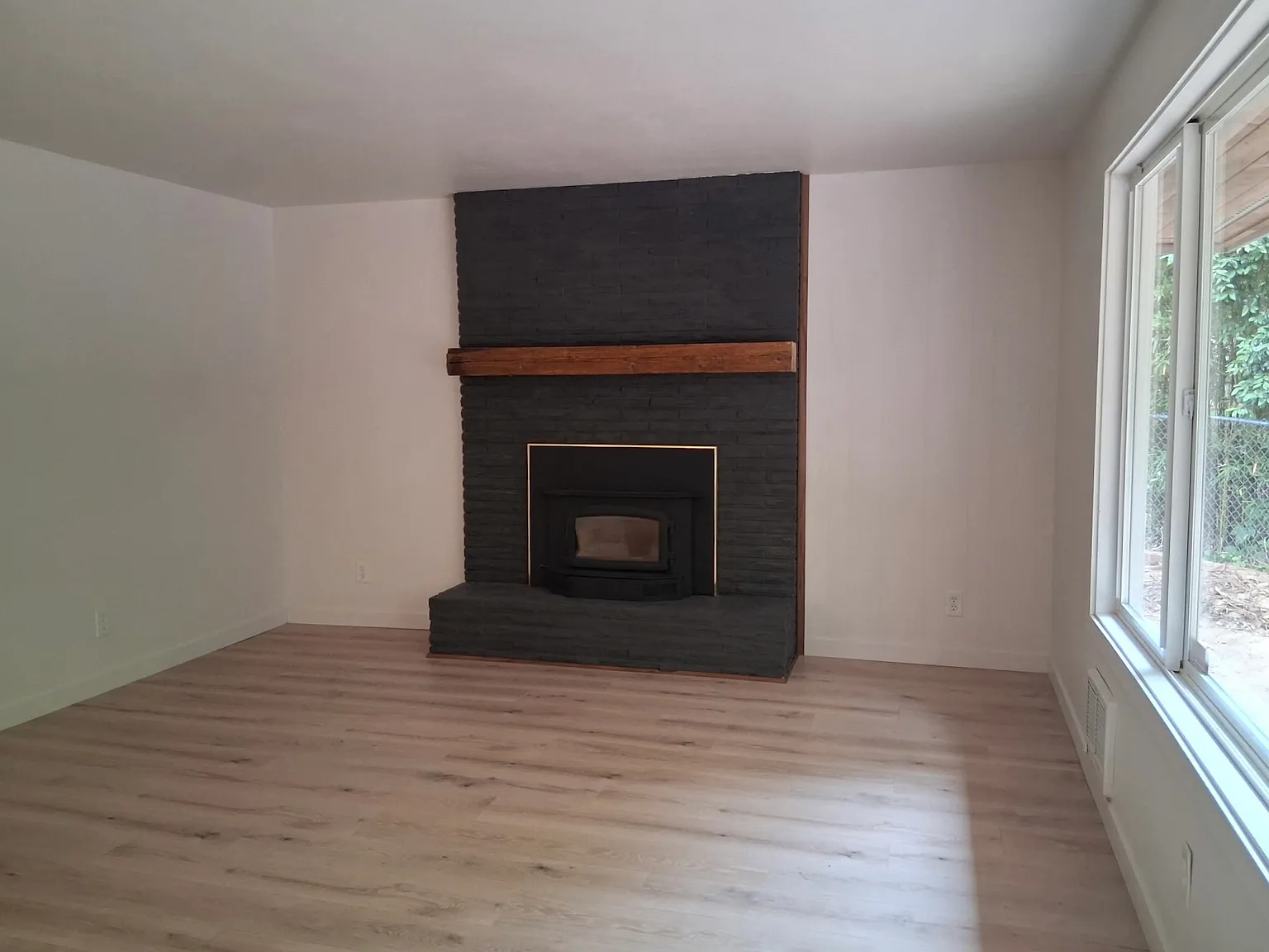 2 bed, 1040 sqft, $2,695 — Photo 4