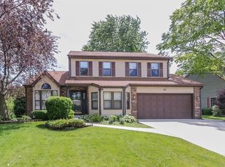 221 Schreiber Ave, Roselle, IL 60172