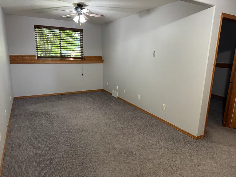 630 N James Ave — Photo 18