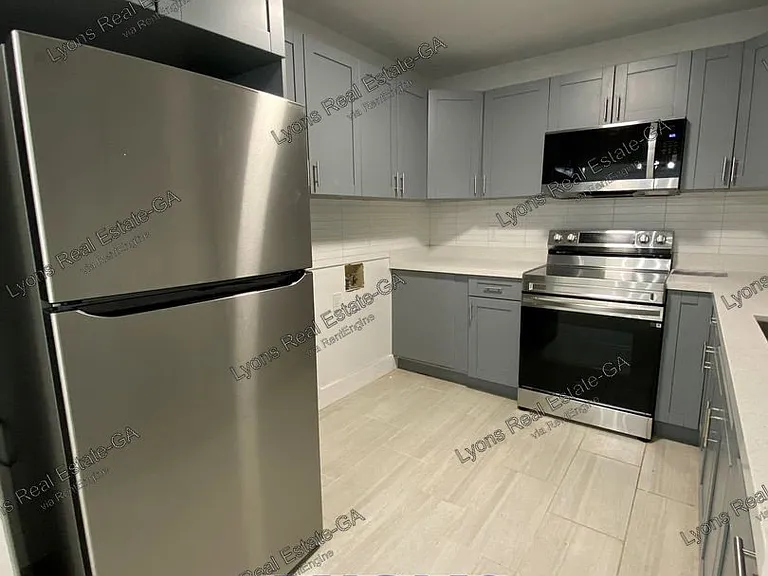 1028 S Gordon Ave — Photo 6