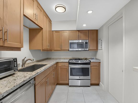 5th image of 7786 Lakeside Boulevard #653