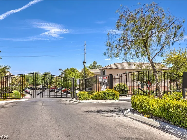 10650 Streamside Ave — Photo 25