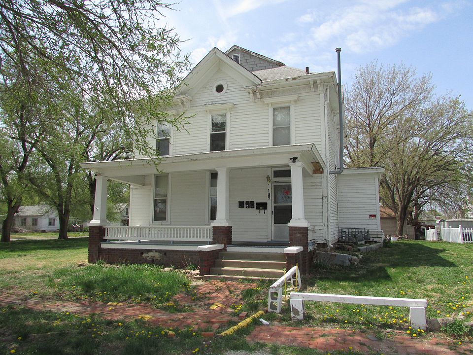 1st image of 109 S Spruce St APT 3
