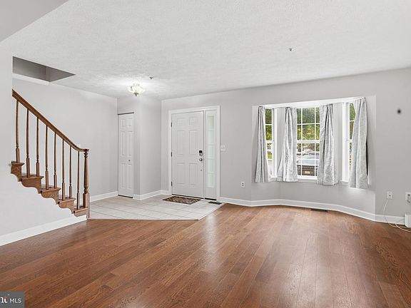 4th image of 847 Medinah Cir