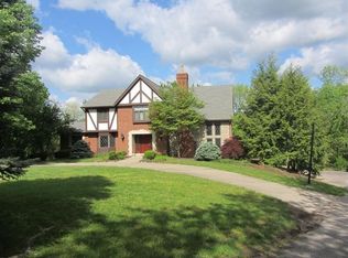 6006 Bender Rd, Cincinnati, OH 45233