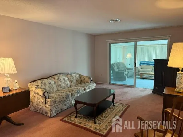 339 Quinton Dr, Monroe Township, NJ 08831