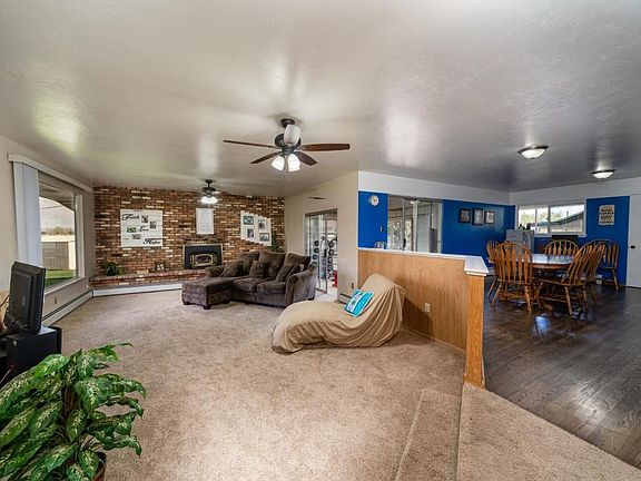 3rd image of 555 Greenwood Dr