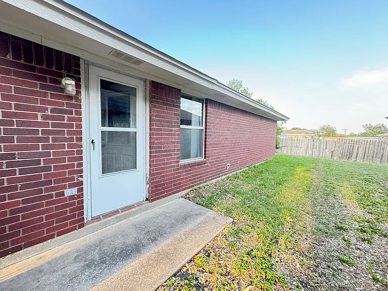 3406 Toledo Dr — Photo 22