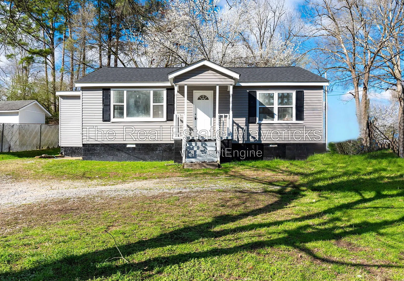3 bed, 1.0 bath, 1116 sqft, $1,500 — Photo 1