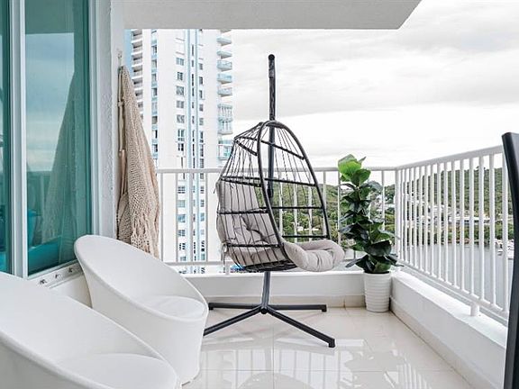 2nd image of 100 AVE MARINA VIEW DOS MARINAS #1210