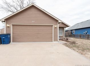 2011 W 58th St S, Tulsa, OK 74107