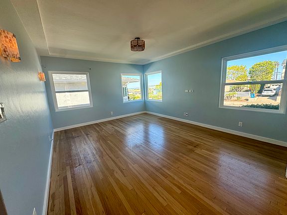 5th image of 4557 1/2 Saratoga Ave